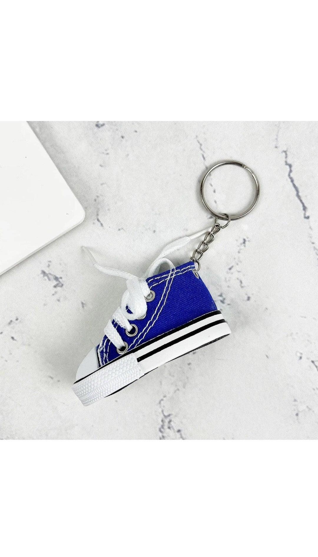 Mini Shoes Keychain, Stylish, Accessories for Perfect Gift, Backpacks, Key Chains, Great Party Favor Novelty Toy Shoes (1 Pc)