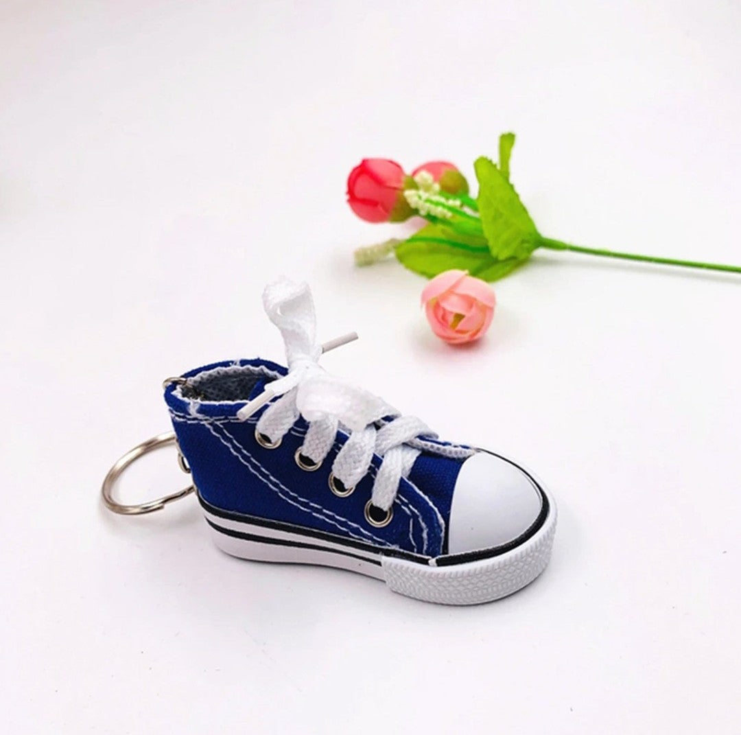 Mini Shoes Keychain, Stylish, Accessories for Perfect Gift, Backpacks, Key Chains, Great Party Favor Novelty Toy Shoes (1 Pc)